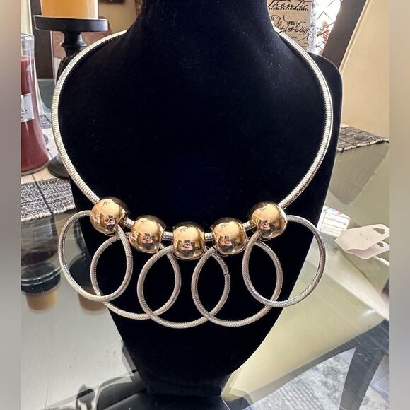 Beautiful loop Rope necklaces with earrings. One Gold set,one Silver & Gold set - Picture 3 of 10